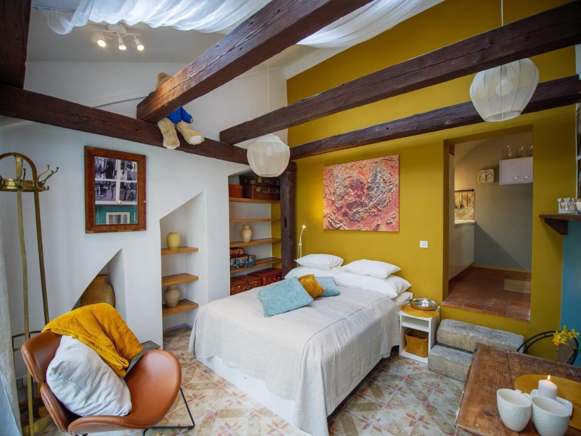 Romantic Nest Under Prague Castle Exterior photo